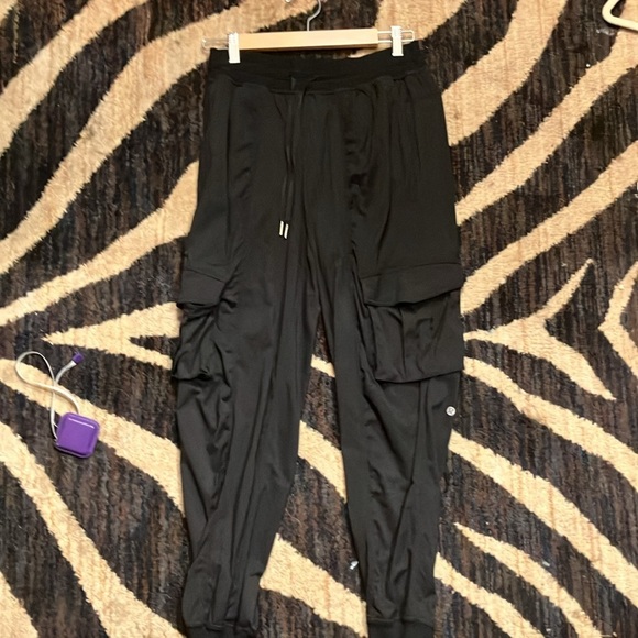 Lululemon Dance Studio Relaxed-Fit Mid-Rise Cargo Jogger - Picture 2 of 3